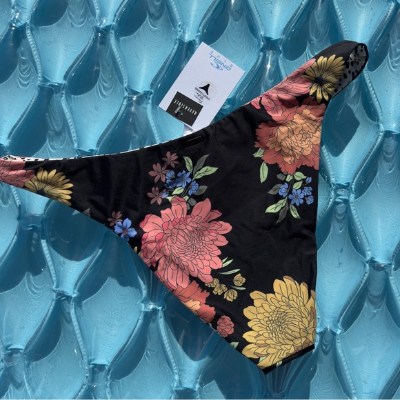 O’Neill NWT Reversible Cheeky Bikini Bottom XL - Picture 3 of 8